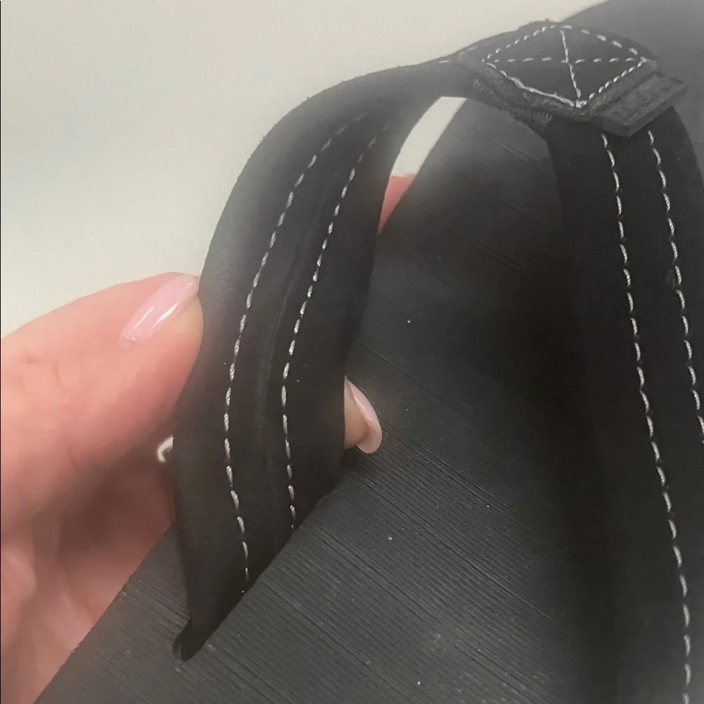 Quiksilver Men’s Black Flip-Flops size 9 / 9.5